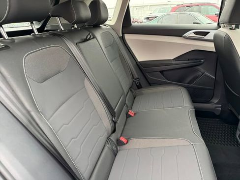 Used 2025 Volkswagen Taos SE FWD image 24
