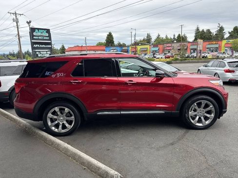 Used 2020 Ford Explorer Platinum w/ Premium Technology Package AWD/4WD image 11