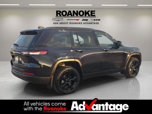 Used 2024 Jeep Grand Cherokee Limited w/ Luxury Tech Group II image 12