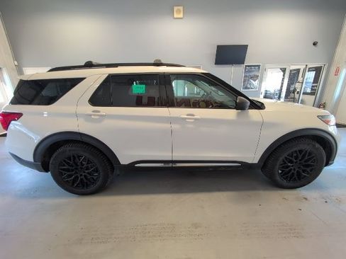 Used 2021 Ford Explorer XLT image 6