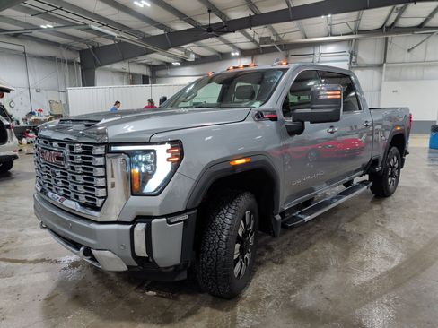 Used 2025 GMC Sierra 3500 Denali w/ Denali Reserve Package image 7