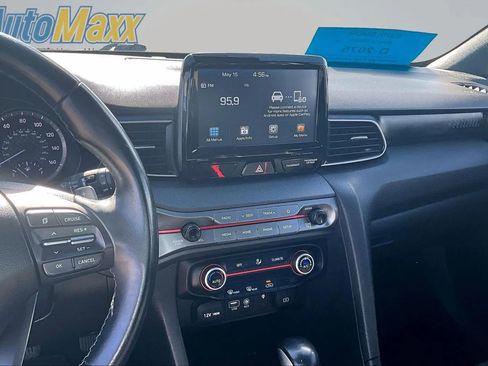 Used 2019 Hyundai Veloster 2.0 Premium FWD image 15