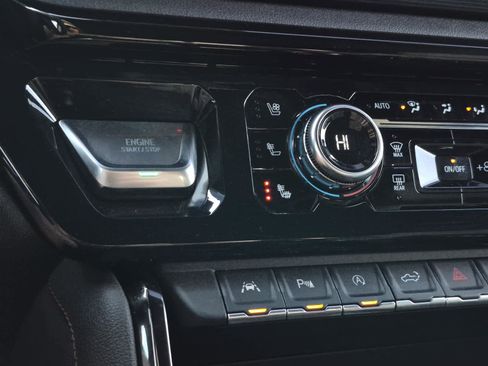 Certified 2024 GMC Sierra 1500 AT4 w/ Technology Package image 32