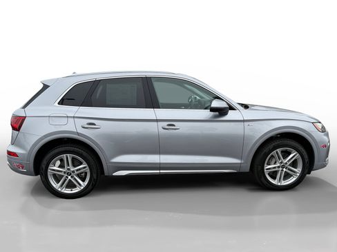 Used 2023 Audi Q5 e Premium w/ Convenience Package image 6
