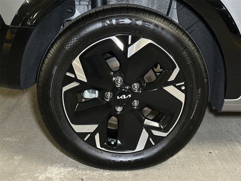 Certified 2025 Kia Niro Wind image 8