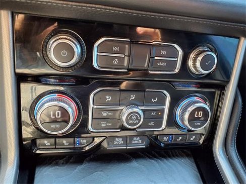 Used 2021 GMC Yukon XL Denali image 19