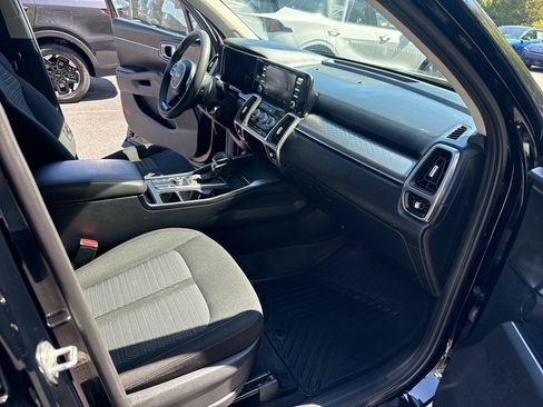 Used 2023 Kia Sorento LX FWD image 18