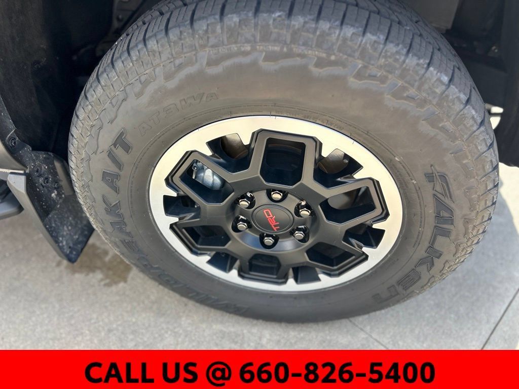 Certified 2025 Toyota 4Runner TRD Off-Road AWD/4WD image 5