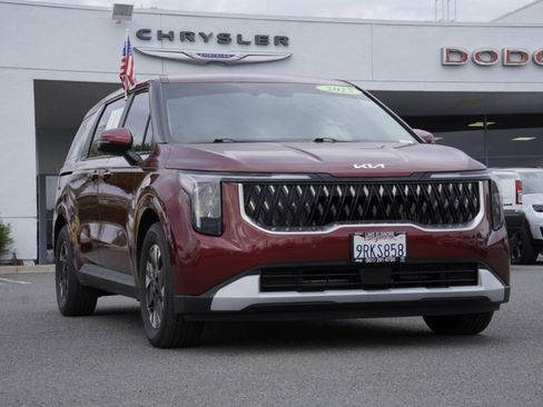 Used 2025 Kia Carnival LXS image 2