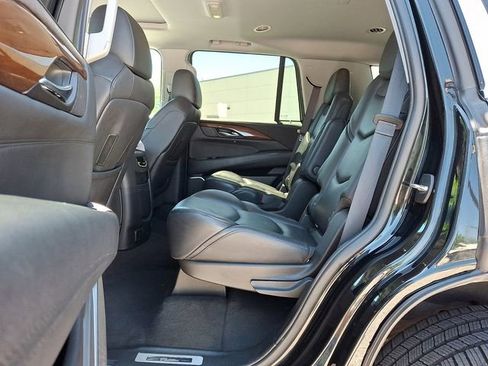 Used 2019 Cadillac Escalade Luxury AWD/4WD image 13