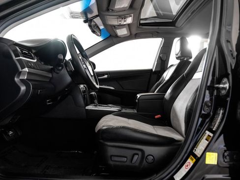 Used 2014 Toyota Camry SE w/ Leather Package image 3