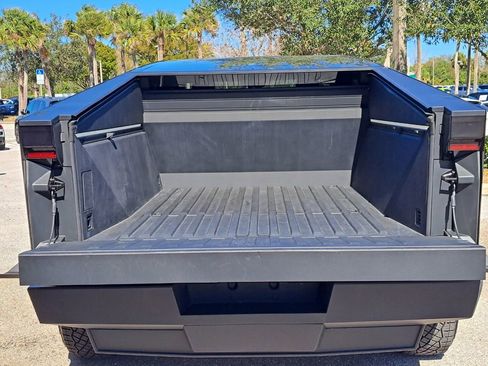 Used 2024 Tesla Cybertruck AWD Crew Cab image 23