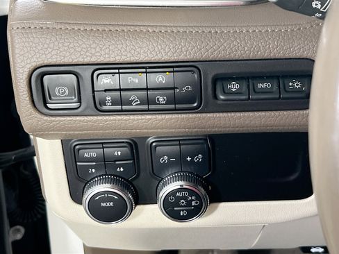 Used 2022 GMC Yukon XL Denali image 10