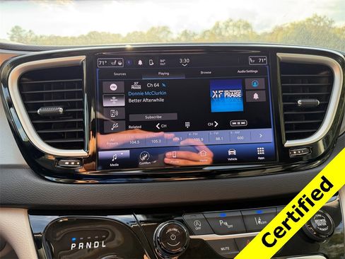 Certified 2024 Chrysler Pacifica Touring-L image 19
