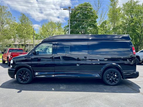 New 2026 GMC Savana 2500 Extended RWD image 6