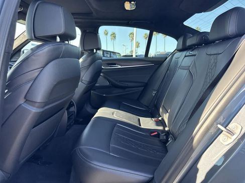 Used 2022 BMW M550i xDrive w/ Dynamic Handling Package image 27