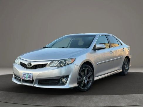 Used 2012 Toyota Camry SE w/ Leather Pkg FWD image 1