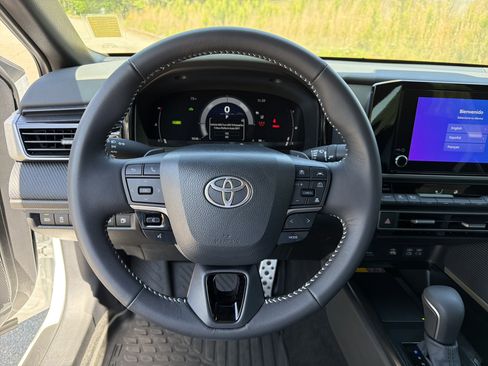 Used 2025 Toyota Camry SE FWD image 23