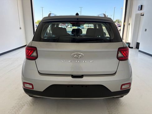 Used 2024 Hyundai Venue SEL FWD image 22