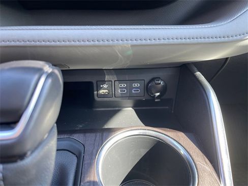 Used 2022 Toyota Highlander Limited image 27