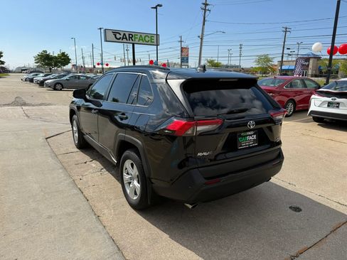Used 2021 Toyota RAV4 XLE AWD/4WD image 8