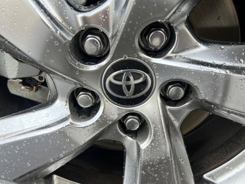 Used 2021 Toyota RAV4 XLE Premium image 32