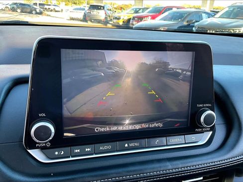 Used 2023 Nissan Rogue S image 27