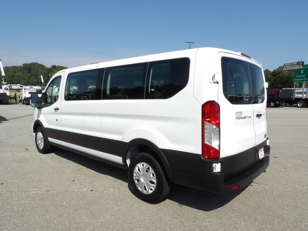 Used 2023 Ford Transit 350 XLT RWD image 4