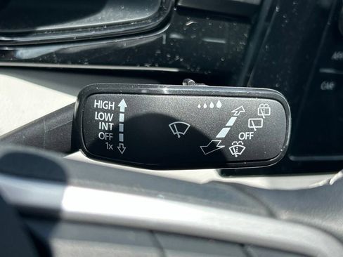 Certified 2025 Volkswagen Taos S FWD image 28