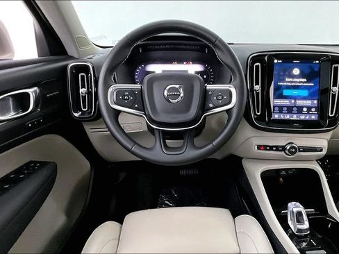 Certified 2023 Volvo XC40 B5 Plus AWD/4WD image 6