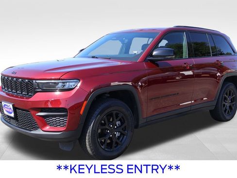 Used 2024 Jeep Grand Cherokee Altitude RWD image 10