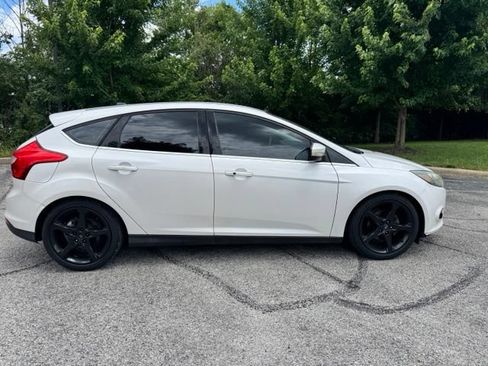 Used 2012 Ford Focus Titanium FWD image 2