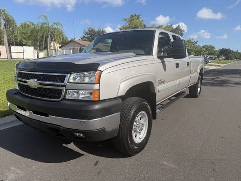 Used 2007 Chevrolet Silverado 2500 LT w/ Heavy-Duty Power Package AWD/4WD image 1