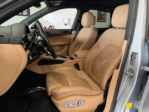 Used 2020 Porsche Macan AWD/4WD image 18