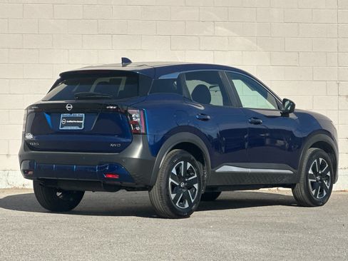 Used 2025 Nissan Kicks SV AWD/4WD image 3