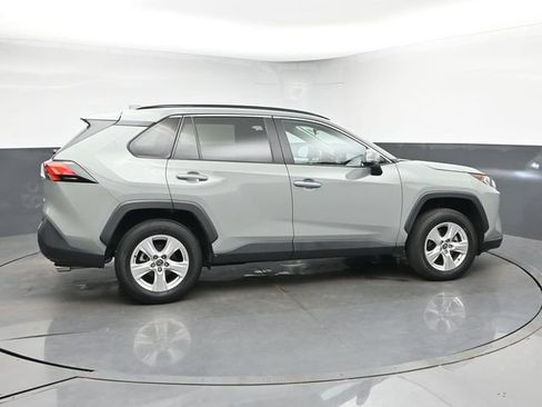 Used 2021 Toyota RAV4 XLE w/ Convenience Package FWD image 9