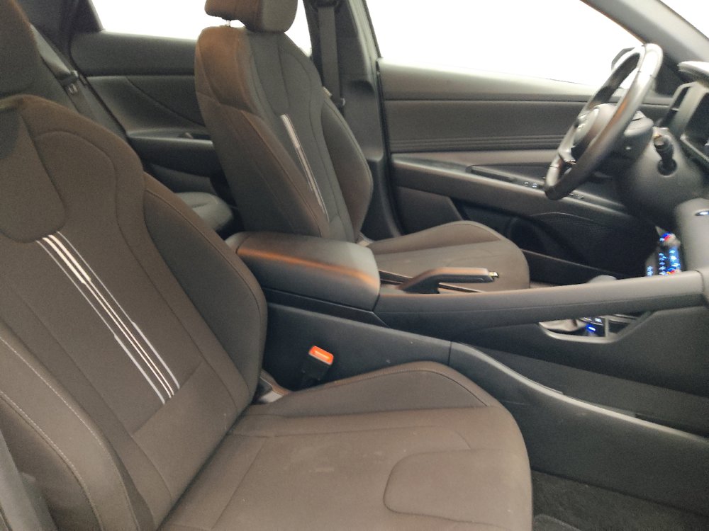 Used 2025 Hyundai Elantra Sport FWD image 21