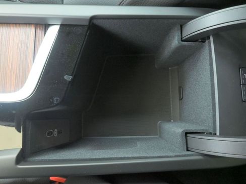 New 2026 Volvo V60 B5 Cross Country Plus w/ Protection Package Premier image 34