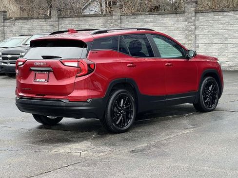 Used 2023 GMC Terrain SLE w/ Driver Convenience Package image 5