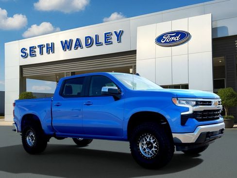 Used 2025 Chevrolet Silverado 1500 LT AWD/4WD image 1