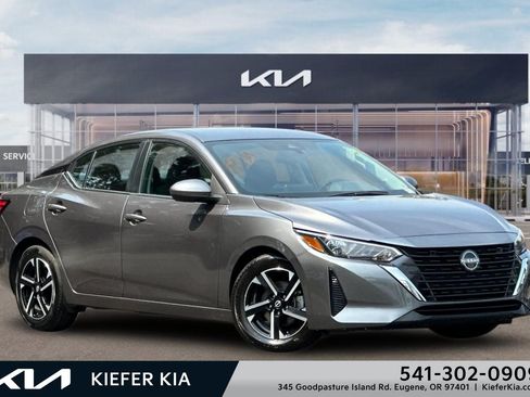 Used 2025 Nissan Sentra SV FWD image 1