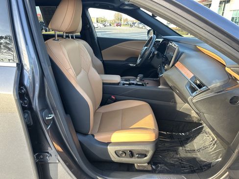 Used 2024 Lexus RX 350 Premium w/ Accessory Package (Z1) image 33