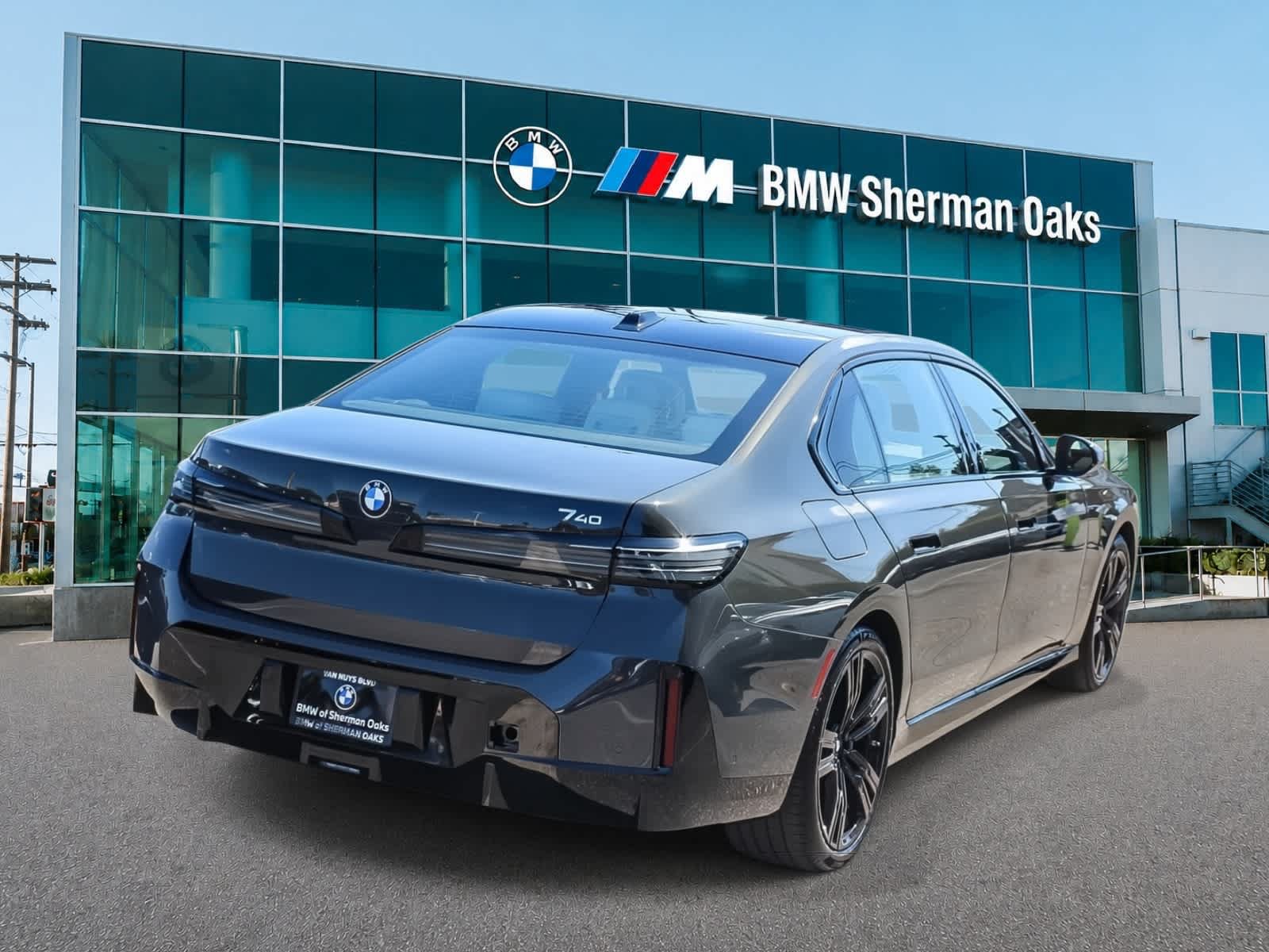 New 2027 BMW 740i w/ Executive Package RWD image 4