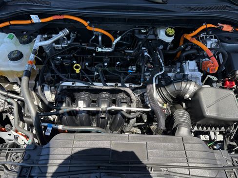 Certified 2025 Ford Escape SE w/ PHEV Premium Package FWD image 20