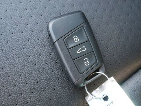 Used 2019 Volkswagen Atlas SE w/ Towing Package image 36