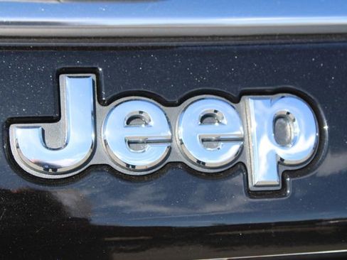 Used 2025 Jeep Compass Latitude image 7