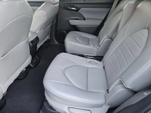 Certified 2024 Toyota Highlander XLE AWD/4WD image 15