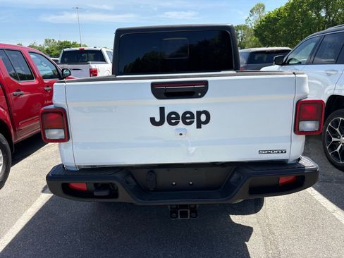 Used 2021 Jeep Gladiator Sport AWD/4WD image 6