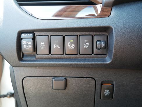 Used 2017 Toyota Sienna Limited Premium AWD/4WD image 24