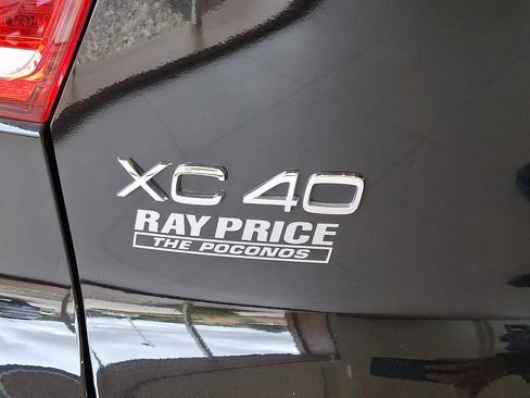 Certified 2023 Volvo XC40 B5 Core w/ Convenience Package AWD/4WD image 29